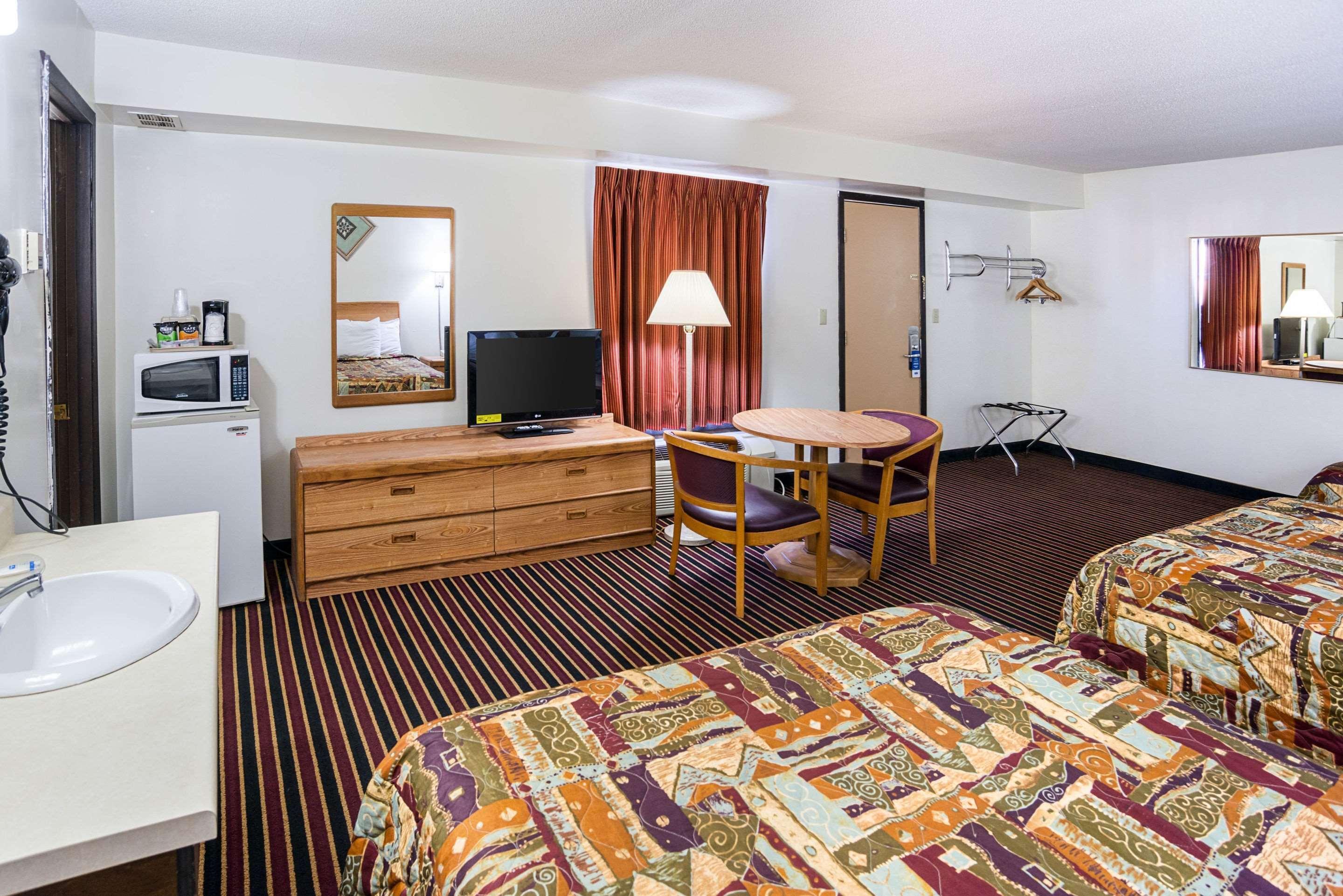 Rodeway Inn & Suites Austin Exteriör bild